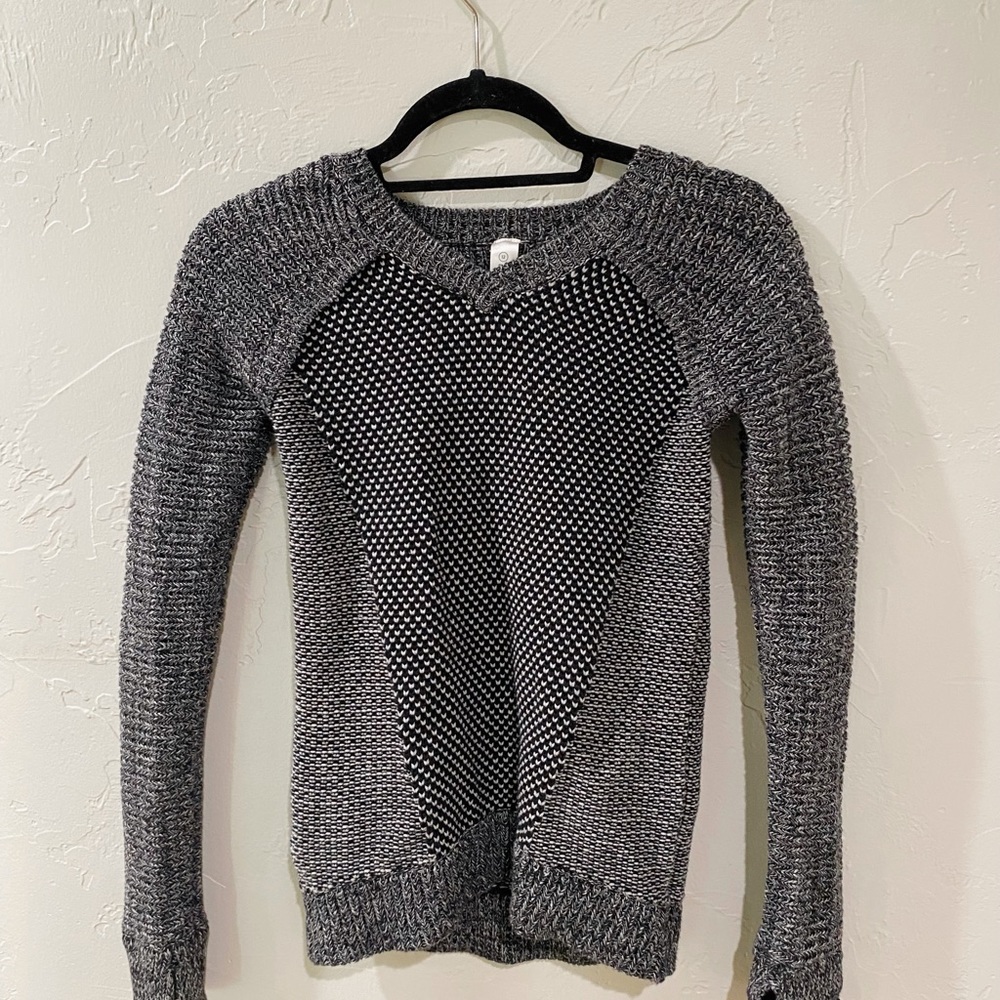 Ivivva Grey & Black Sweater Child 12